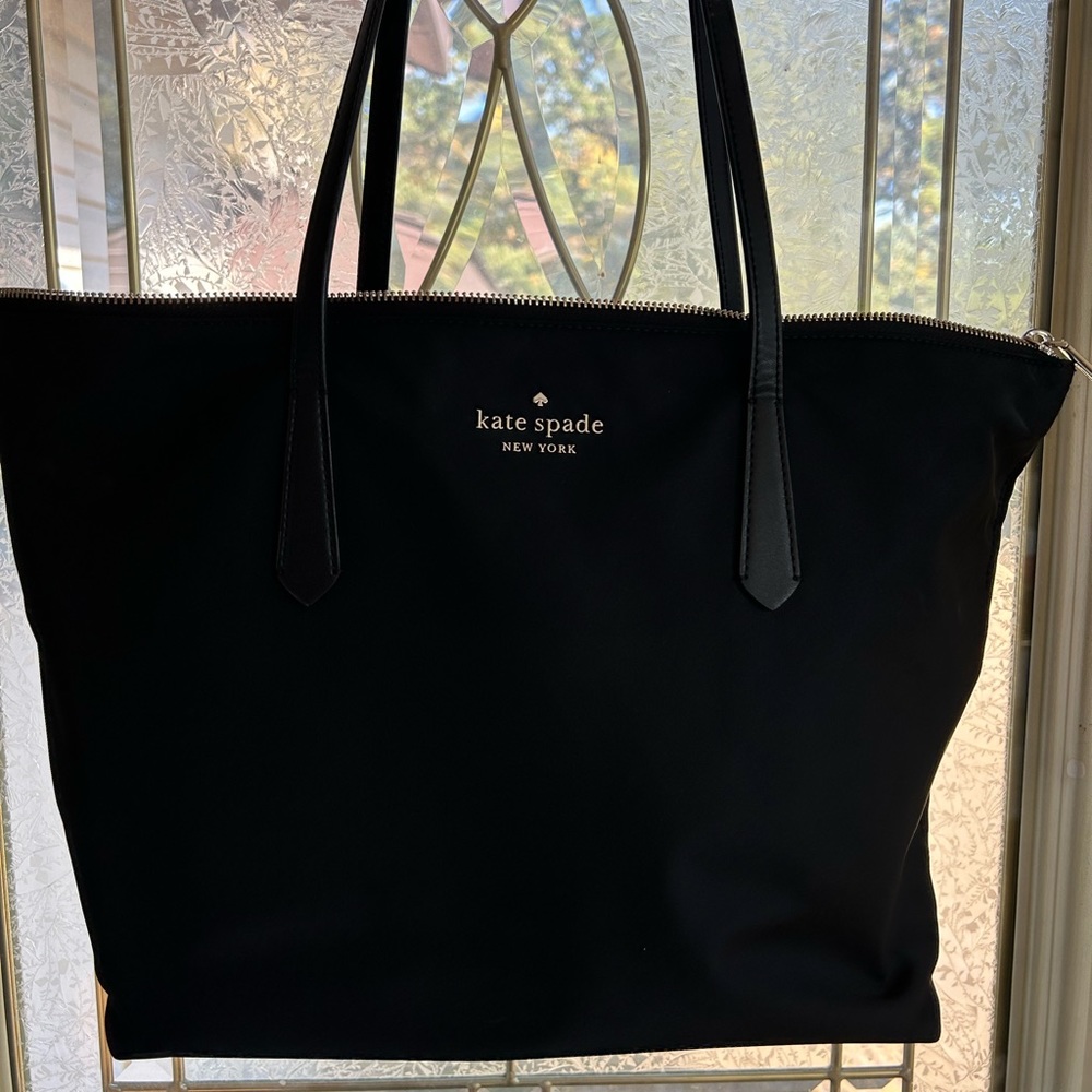 Kate spade tote with zipper